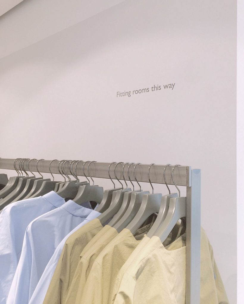 #高雄洗衣店 #御用專業洗衣店 #高雄送洗服務 #高雄自助洗 #烘乾 #洗衣 #送洗 #乾洗店 #窗簾送洗 #皮革保養 #發霉 #氧化 #脫膠 #衣物問題