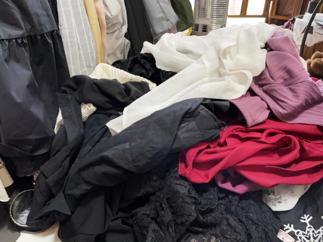 #高雄洗衣店 #高雄洗衣 #高雄送洗服務 #洗衣收送 #新興區洗衣店 #楠梓洗衣店 #左營區洗衣店 #鼓山區洗衣店 #附近洗衣店 #窗簾送洗#西裝送洗#高雄乾洗店 #乾洗#自助洗衣#棉被清洗#床單清洗
